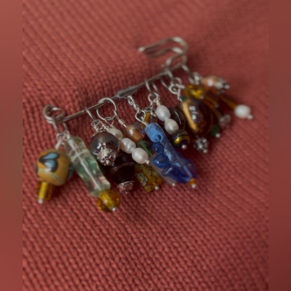 Beaded Pin - Picture 4 of 7